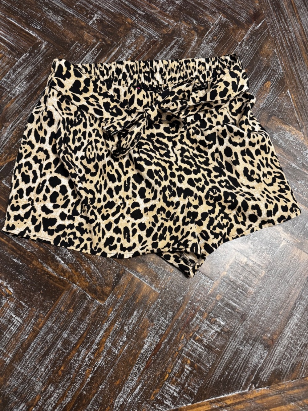 Bebe Leopard Print Flowy Tie Waist Shorts Size Small - Picture 2 of 5
